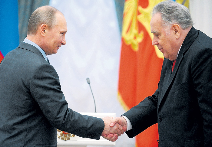В марте 2014 г. писатель стал первым лауреатом премии Президента России Владимира Путина