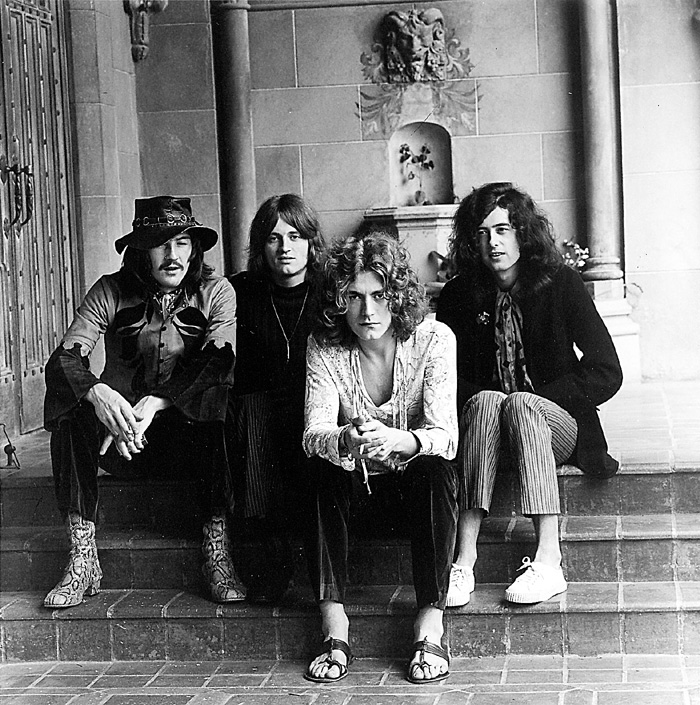 Записанный осенью 1968 года за 30 часов дебютный альбом принес«Led Zeppelin» $7 миллионов и стал классикой (в шляпе - Джон Бонэм)