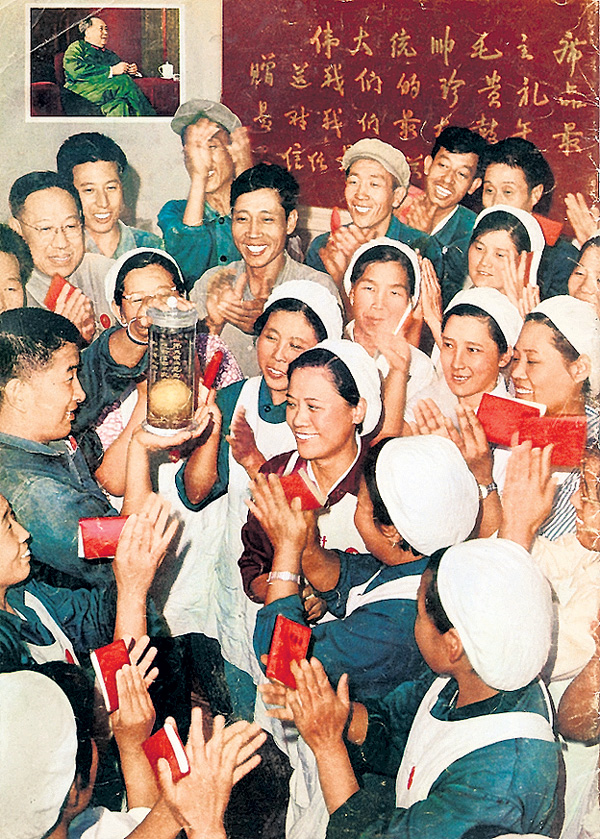 Рабочие в восторге от подарка Председателя