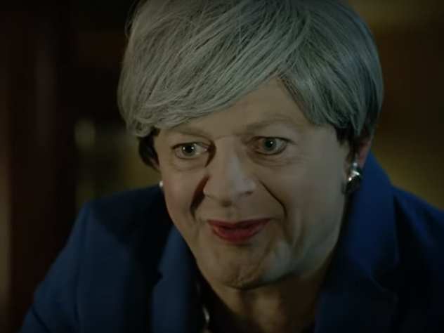 Энди Серкис в роли Терезы Мэй