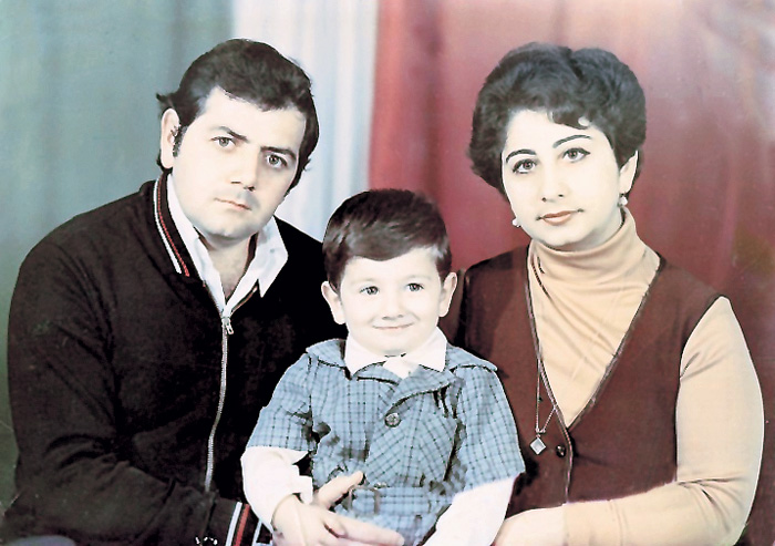 Малыш Ншан с папой и мамой