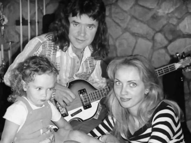 Фото Осина с женой и дочерью