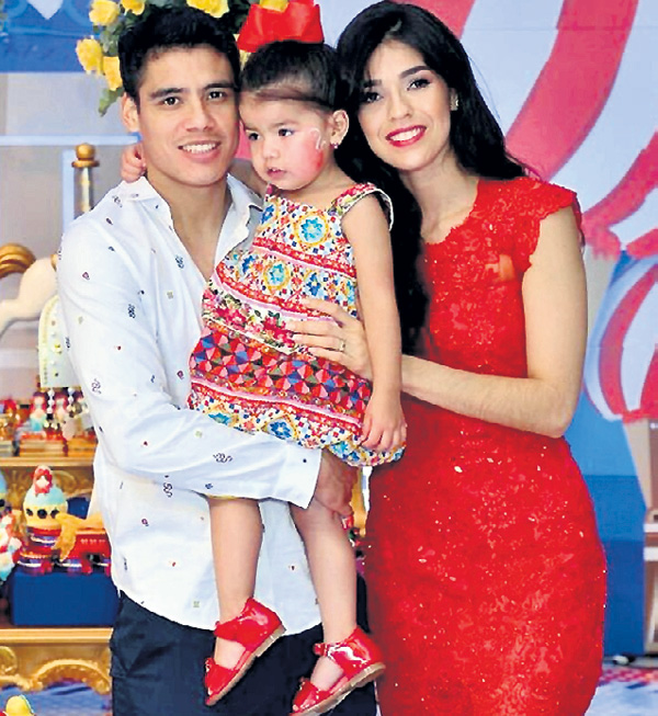 Футболист «Спартака» Лоренсо Мельгарехо тоже оттуда. А жена его, Мария Хосе Паредес, - «Мисс Парагвай - 2010»