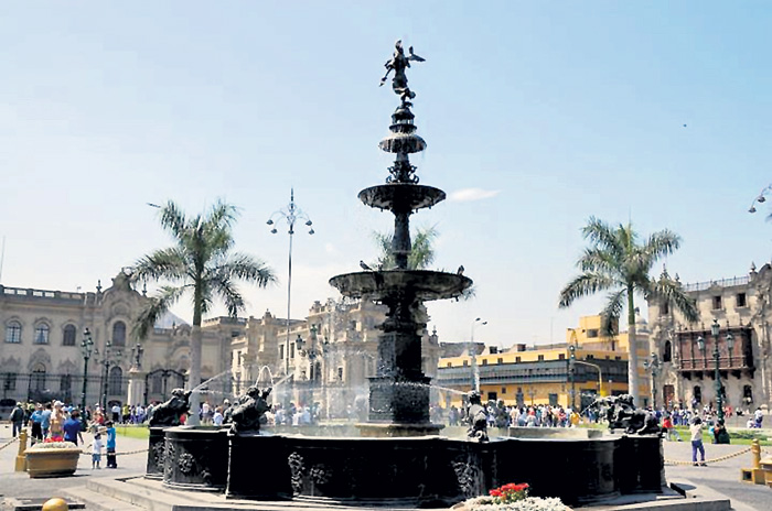 Ходит байка, что этот фонтан в Лиме из водки. Я пробовал - вранье!