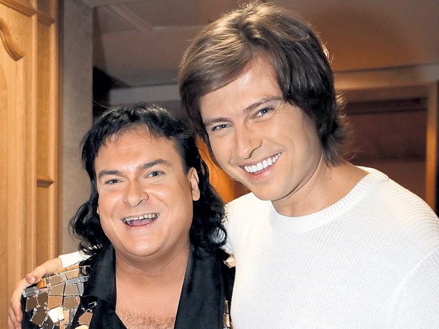 Юлиан не может заработать концертами себе на голливудскую улыбку, а Проша за каждое участие в ток-шоу получает по миллиону