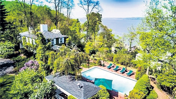 Увитый плющом дом стоит на участке площадью 3200 кв. м на берегу Гудзона