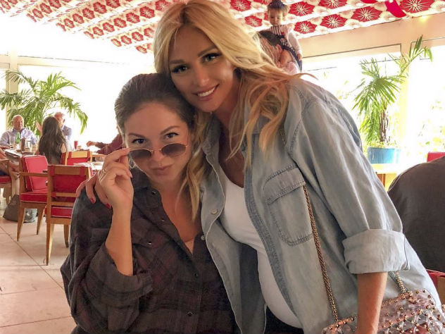 Виктория Лопырева и певица Нюша