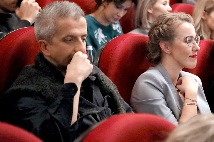 Рядом с Собчак режиссёр Богомолов всё чаще вспоминает, какой весёлой была его жена Даша Мороз