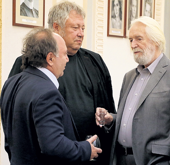 Пока жена отвлекалась с подружкой, Станислав Любшин обмыл свою награду «За честь и достоинство»