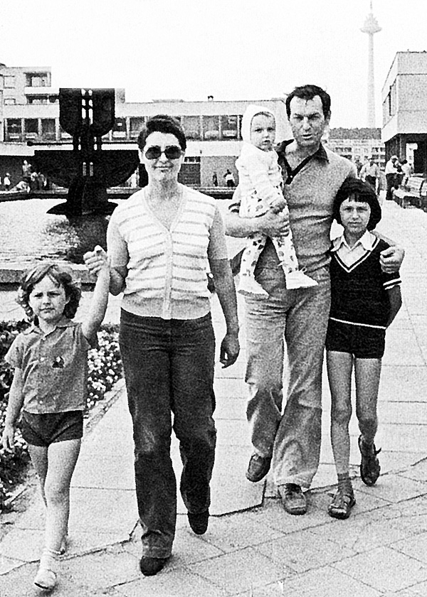 Регимантас с супругой и сыновьями