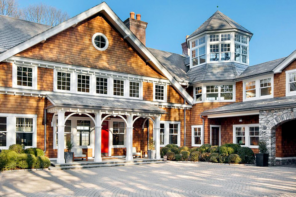 С особняком семейству Брюса жаль расставаться