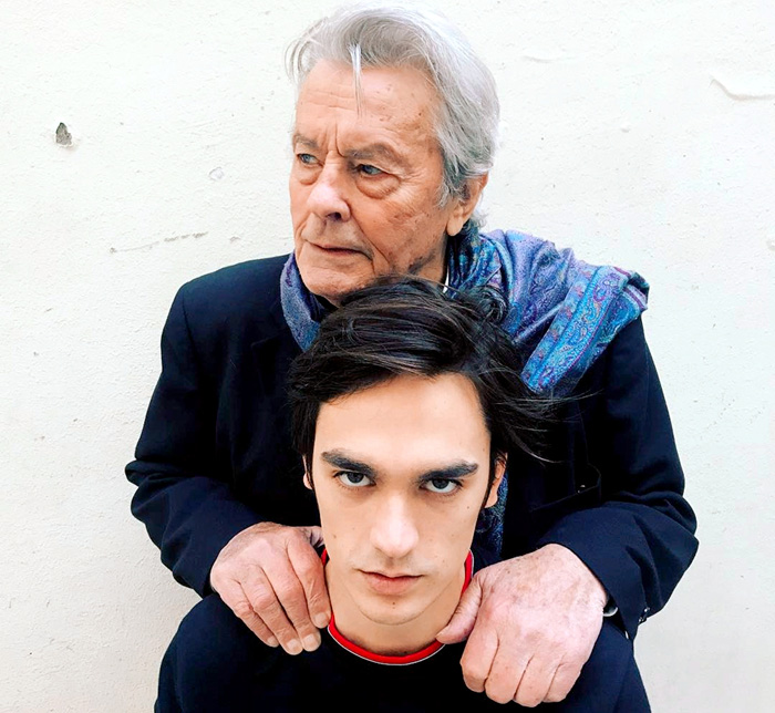 Актер с младшим сыном - Аленом-Фабьеном, который стал моделью