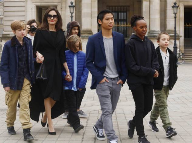 Анджелина Джоли с детьми