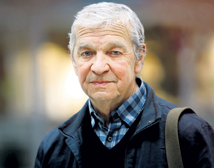 Юлий Андреевич не пошел по стопам отца, а стал режиссером