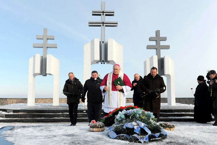 Пока в Венгрии сносят памятники советским воинам-освободителям, в Воронежской области, которая больше всего пострадала от зверств мадьярских оккупантов, построили огромное мемориальное кладбище солдатам 2-й венгерской армии. Как это понимать?
