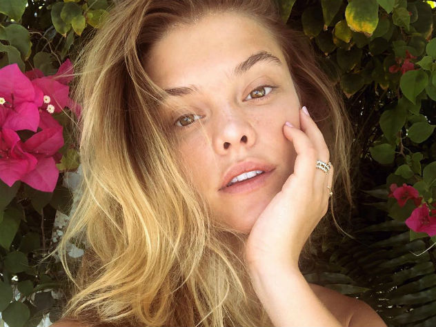 Бывшая подруга Ди Каприо показала обнаженное фото