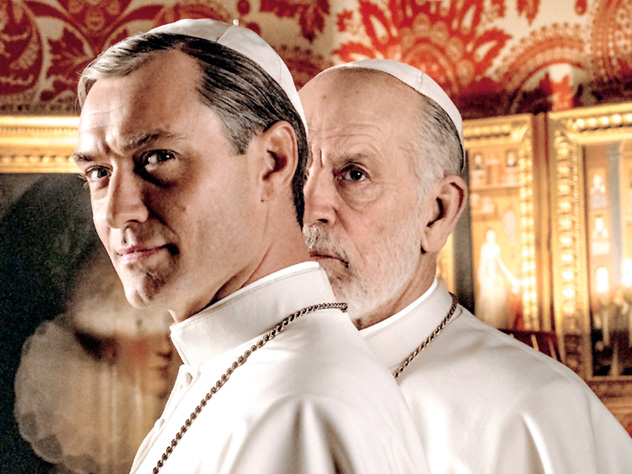 В «Новом папе» персонаж Джона Малковича сместит героя Джуда Лоу с первого плана