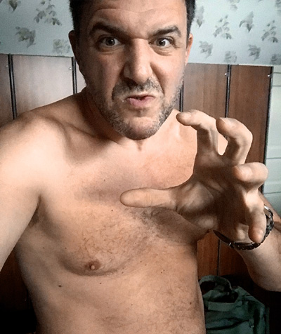 Став рогатым, Максим озверел