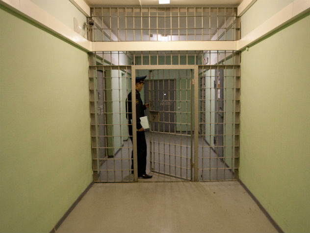 Поборник нравственности изнасиловал собственную дочь Поборник нравственности изнасиловал собственную дочь