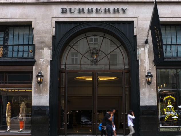 Burberry раскритиковали за толстовку