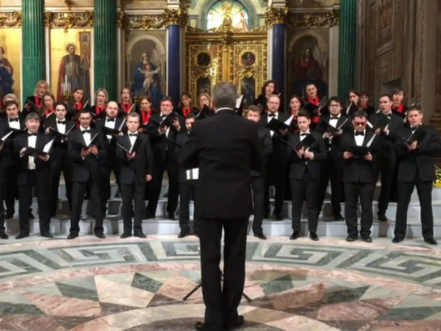 Хор спел песню об атомной бомбардировке США