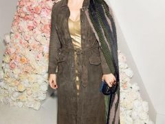 Супруга Валерия Меладзе переусердствовала с трендами. Золото, металлизированные ткани и футуристические решения сейчас в моде, но единый комплект, способный украсить Альбину Джанабаеву, из элементов составить не вышло. ФОТО: ПРЕСС-СЛУЖБА БРЕНДА «IZETA»