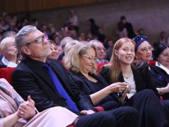 Александр Михайлов с женой Оксаной и дочерью Мирославой