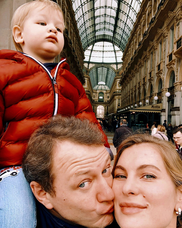 Отдыхая с семьей в разных странах, Башаров умело создавал иллюзию идеальной семьи
