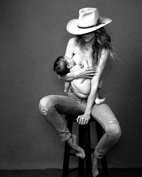 Кэтрин и Джош почти не выпускают своего первенца из рук