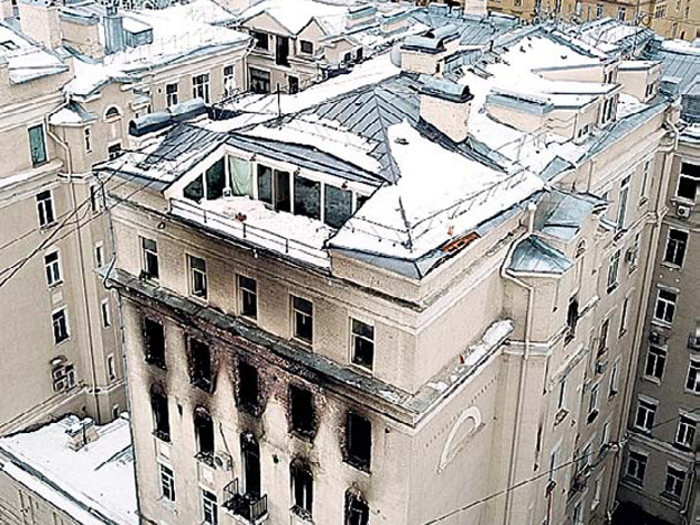 Дом на Никитском бульваре называют звездным - здесь живут актриса Ингеборга Дапкунайте, певица Любовь Казарновская и др.