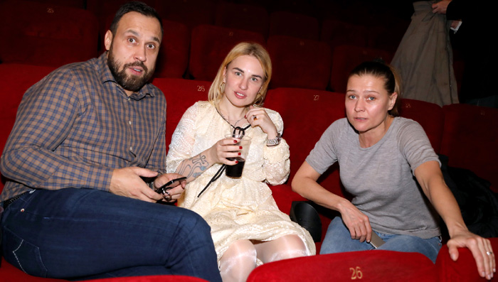 Мария Голубкина (справа) пообещала прийти на их свадьбу