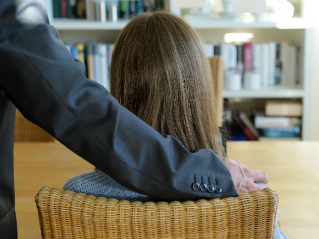 Новое обвинение в домогательствах