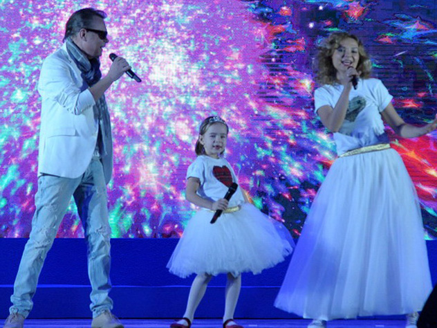 Владимир Левкин с семьей