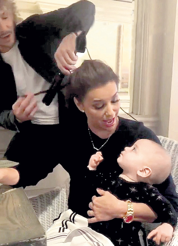 Лонгория растит сына без отрыва от производства