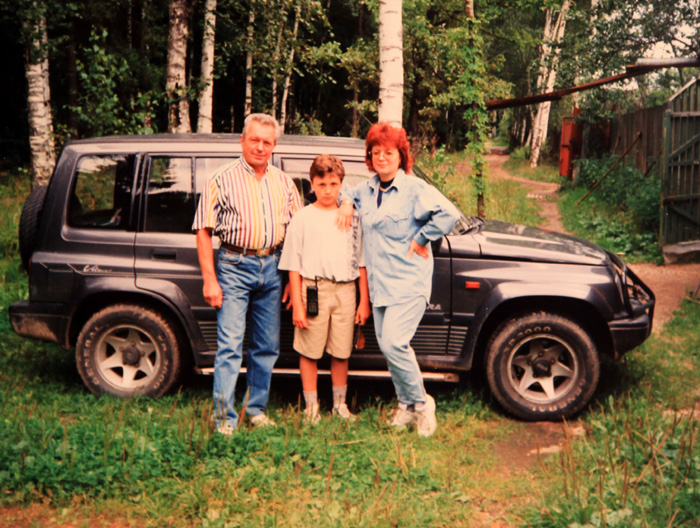 Евгений Суслов с дочкой и внуком