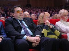Наталья Гвоздикова с сыном Федором Жариковым и Ирина Шевчук