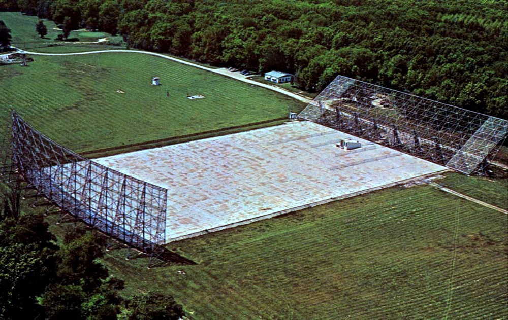 Радиотелескоп «Большое Ухо» в Университете Огайо, который 15 августа 1977 года зарегистрировал сигнал WOW