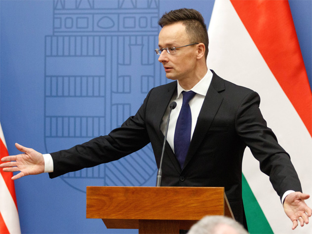 Петер Сийярто