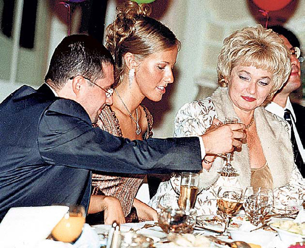 Вячеслав Лейбман утверждал, что о Ксюше ему завещал заботиться её покойный отец