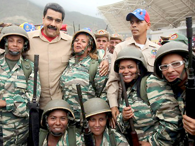 Армия Венесуэлы заявила о полной поддержке своего президента. Но кроме военных, на защиту родины готовы встать все от мала до велика, даже женщины, дети и старики