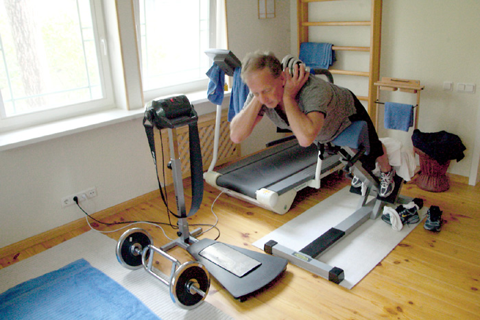 Чередование физических нагрузок и медитации помогало писателю всегда быть в прекрасной форме