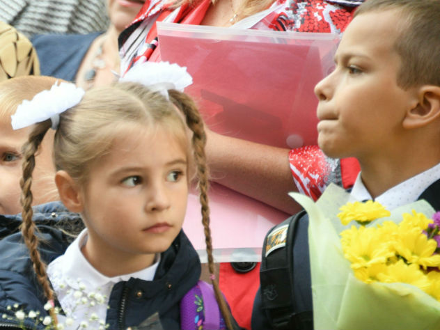 Школьники устроили акцию «Без баб»