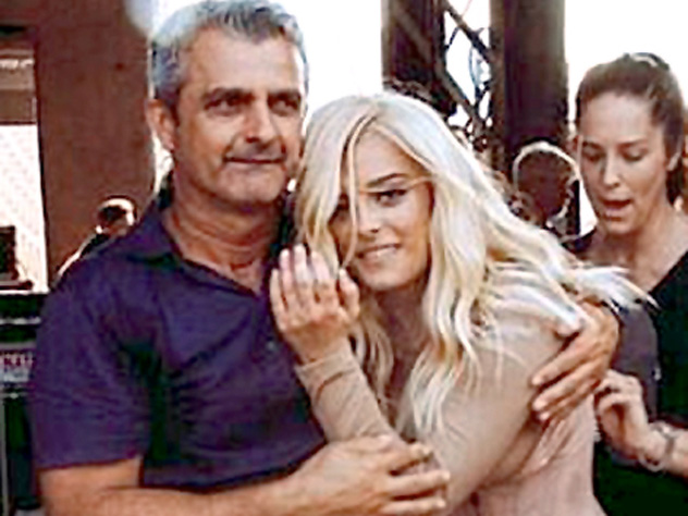 Отец Биби слишком любит дочь, чтобы спокойно смотреть ее видео