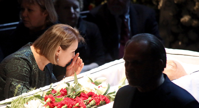 Коллега покойного по Театру Вахтангова актриса Ольга Тумайкина поговорила с ним в последний раз