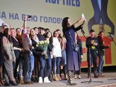 Антонина Руже и съемочная группа