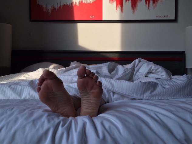 Мужчина в кровати