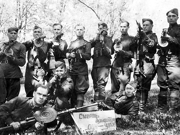 На освобожденных от немецко-фашистских захватчиков территориях контрразведчики ловили по лесам и добивали разную националистическую сволочь
