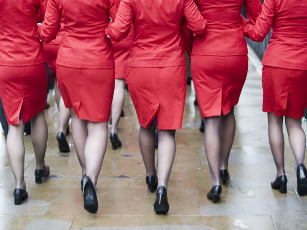 Стюардессы всегда были обязаны наносить макияж