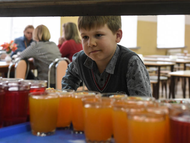 На Урале школьникам выдали компот с червями