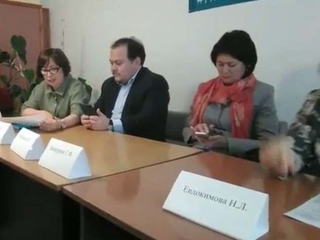 Врачи на пресс-конференции